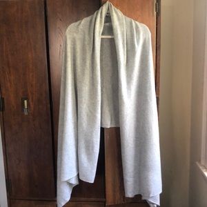 White and Warren cashmere Travel Wrap in shade Misty Grey Heather